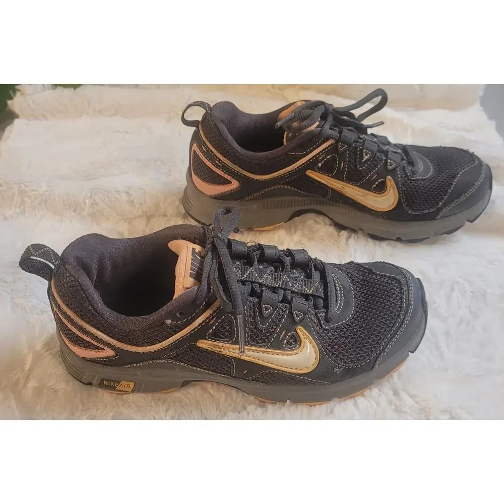 Nike Air Alvord 9 trail running shoes in a gray and orange colorway, size 6
